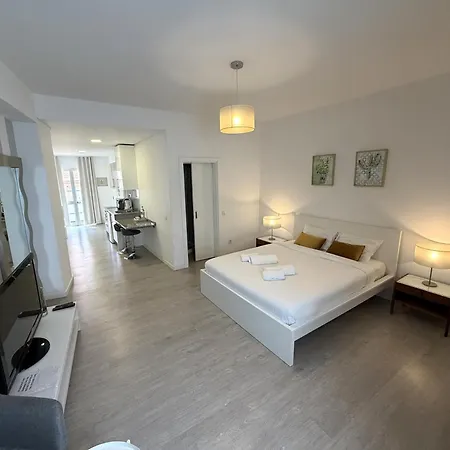 Charming Apartment *